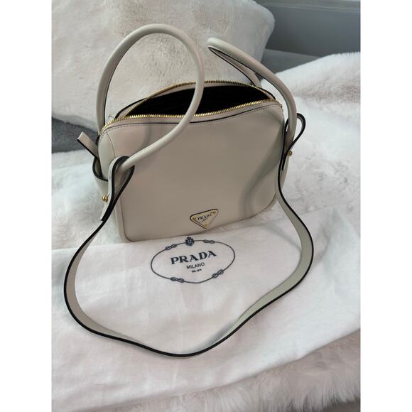 Prada Darling Leather Handbag – White Vitello Leather with Gold Hardware - Picture 1 of 9